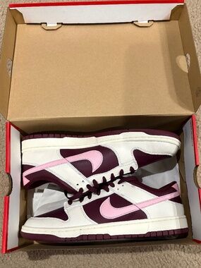 Nike Dunk Low Valentine’s Day 2023